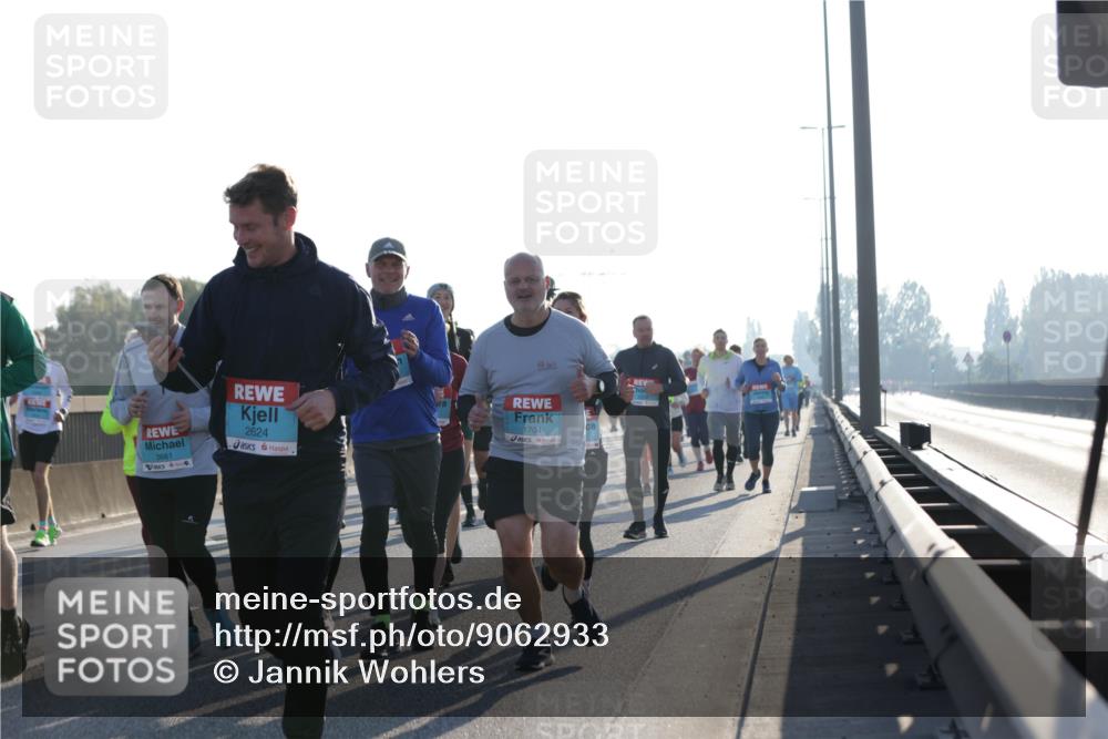 03.10.2025 - Köhlbrandbrückenlauf Jannik Wohlers http://msf.ph/oto/9062933 03.10.2025 09:23:50 Position 3 3661, 2624, 1704 meine-sportfotos.de