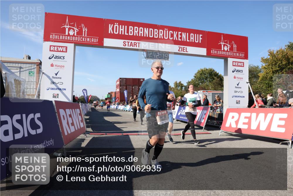 03.10.2025 - Köhlbrandbrückenlauf Lena Gebhardt http://msf.ph/oto/9062935 03.10.2025 13:12:19 Ziel 4266, 4305, 4369, 4470, 4474, 4656, 4908, 5062, 5644, 6098, 6121, 6185, 6565, 6566 meine-sportfotos.de