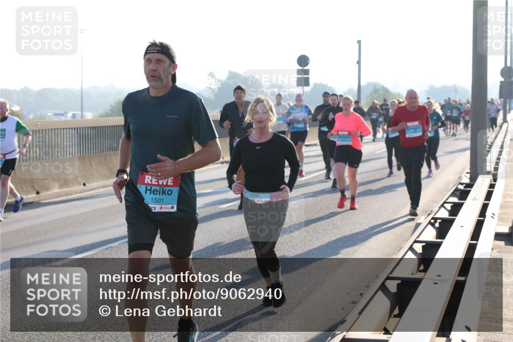 03.10.2025 - Köhlbrandbrückenlauf Lena Gebhardt http://msf.ph/oto/9062940 03.10.2025 09:20:32 Position 1 1501, 3168 meine-sportfotos.de