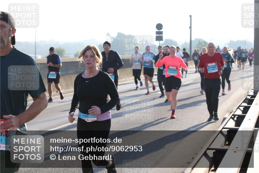 03.10.2025 - Köhlbrandbrückenlauf Lena Gebhardt http://msf.ph/oto/9062953 03.10.2025 09:20:33 Position 1 1, 3168 meine-sportfotos.de