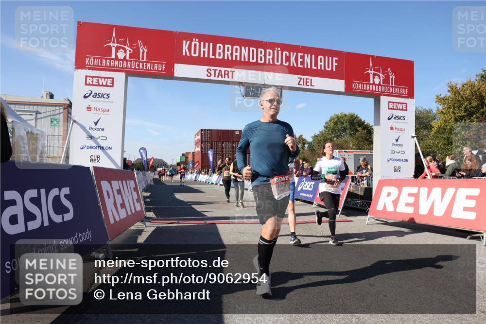 03.10.2025 - Köhlbrandbrückenlauf Lena Gebhardt http://msf.ph/oto/9062954 03.10.2025 13:12:20 Ziel 4266, 4369, 4470, 4656, 4745, 4908, 5062, 5644, 6098, 6121, 6185, 6565, 6566 meine-sportfotos.de