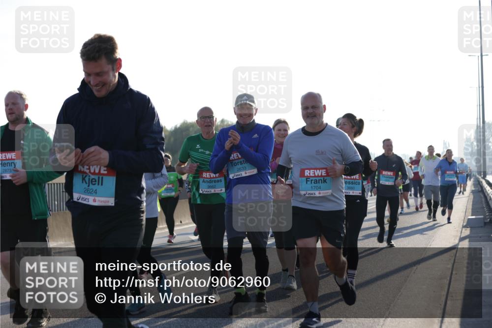 03.10.2025 - Köhlbrandbrückenlauf Jannik Wohlers http://msf.ph/oto/9062960 03.10.2025 09:23:51 Position 3 2873, 2624, 3662, 2633, 1704, 3660 meine-sportfotos.de