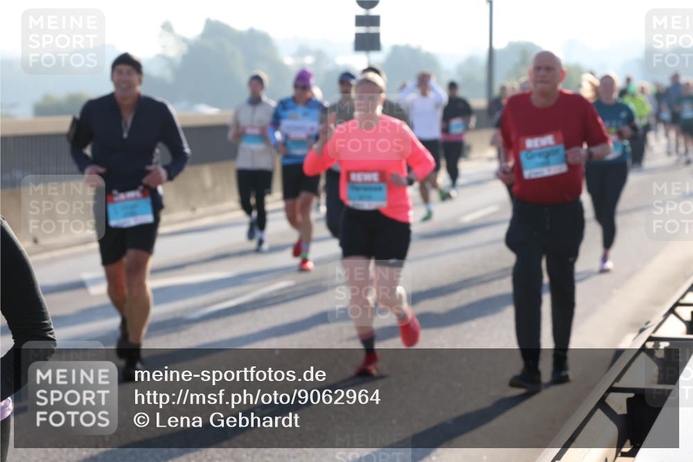 03.10.2025 - Köhlbrandbrückenlauf Lena Gebhardt http://msf.ph/oto/9062964 03.10.2025 09:20:33 Position 1  meine-sportfotos.de