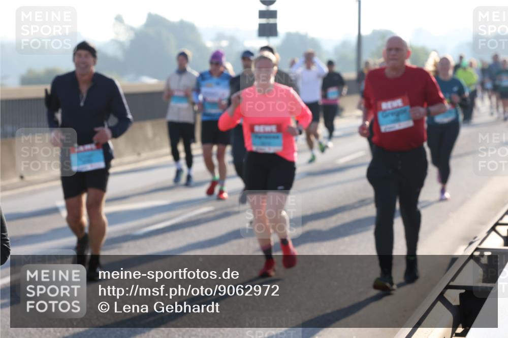 03.10.2025 - Köhlbrandbrückenlauf Lena Gebhardt http://msf.ph/oto/9062972 03.10.2025 09:20:33 Position 1  meine-sportfotos.de