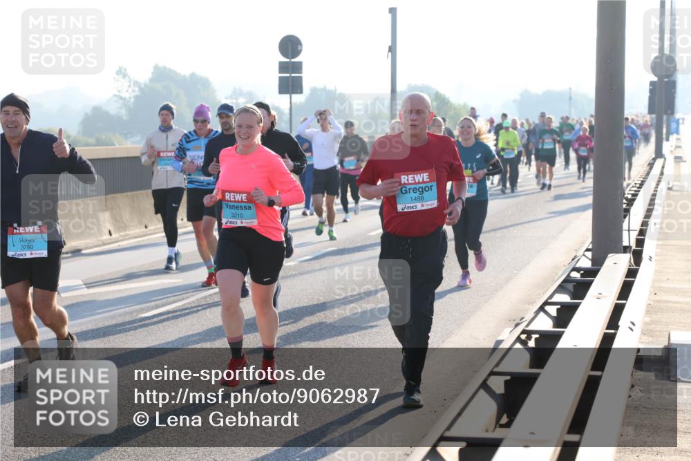 03.10.2025 - Köhlbrandbrückenlauf Lena Gebhardt http://msf.ph/oto/9062987 03.10.2025 09:20:34 Position 1 3750, 3210, 1498 meine-sportfotos.de