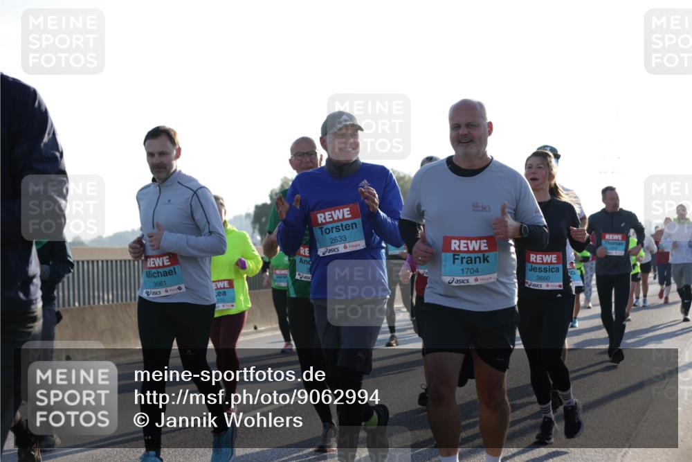 03.10.2025 - Köhlbrandbrückenlauf Jannik Wohlers http://msf.ph/oto/9062994 03.10.2025 09:23:51 Position 3 2633, 3661, 1704, 3660, 250 meine-sportfotos.de