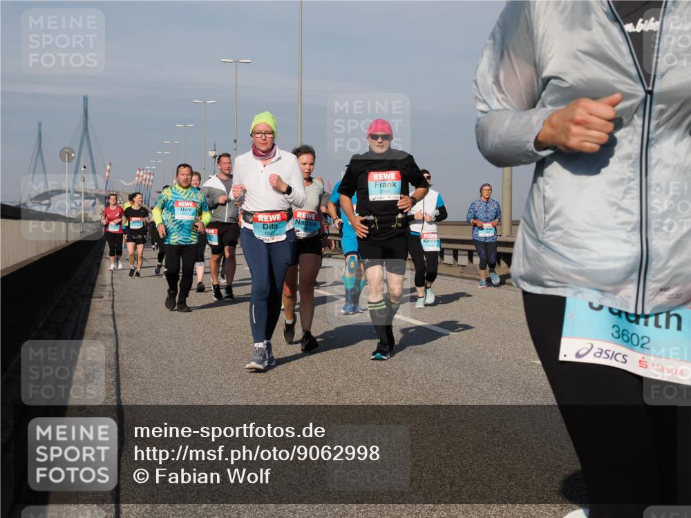 03.10.2025 - Köhlbrandbrückenlauf Fabian Wolf http://msf.ph/oto/9062998 03.10.2025 10:06:32 Position 3 1847, 2094, 3602 meine-sportfotos.de
