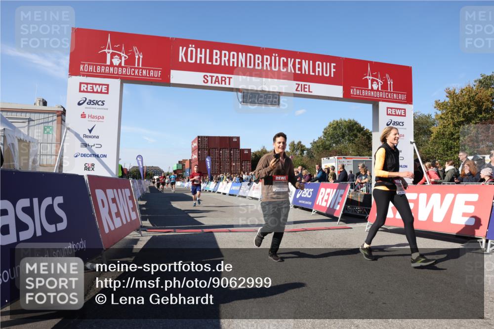 03.10.2025 - Köhlbrandbrückenlauf Lena Gebhardt http://msf.ph/oto/9062999 03.10.2025 13:12:22 Ziel 4266, 4369, 4470, 4656, 4745, 4908, 5062, 5644, 6098, 6185, 6565, 6566 meine-sportfotos.de