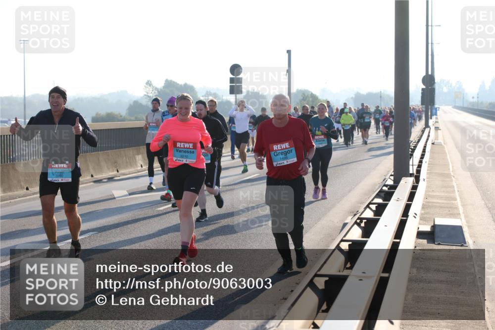 03.10.2025 - Köhlbrandbrückenlauf Lena Gebhardt http://msf.ph/oto/9063003 03.10.2025 09:20:34 Position 1 3750, 3210, 1498 meine-sportfotos.de