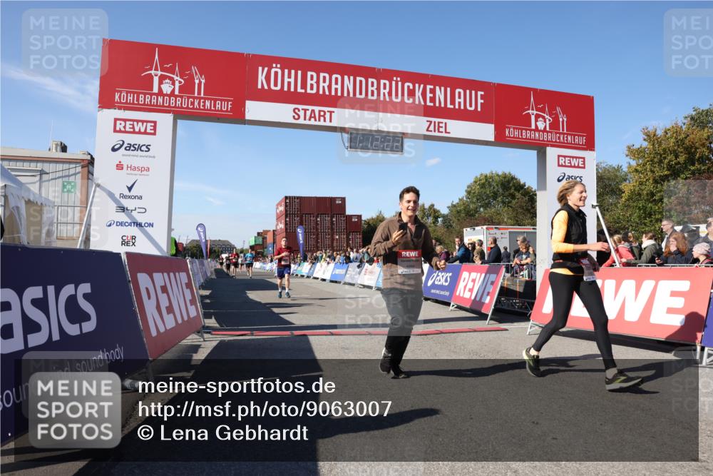 03.10.2025 - Köhlbrandbrückenlauf Lena Gebhardt http://msf.ph/oto/9063007 03.10.2025 13:12:22 Ziel 4266, 4369, 4470, 4656, 4745, 4908, 5062, 5644, 6098, 6185, 6565, 6566 meine-sportfotos.de