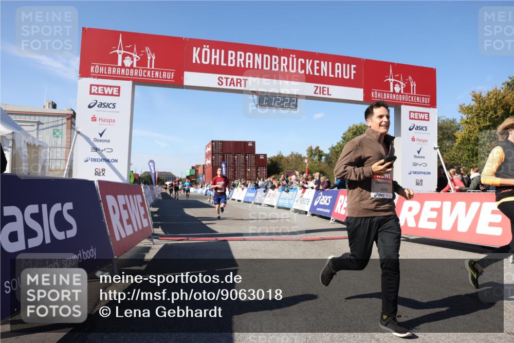 03.10.2025 - Köhlbrandbrückenlauf Lena Gebhardt http://msf.ph/oto/9063018 03.10.2025 13:12:23 Ziel 4189, 4266, 4638, 4656, 4745, 4908, 5062, 5644, 6098, 6185, 6565, 6566 meine-sportfotos.de