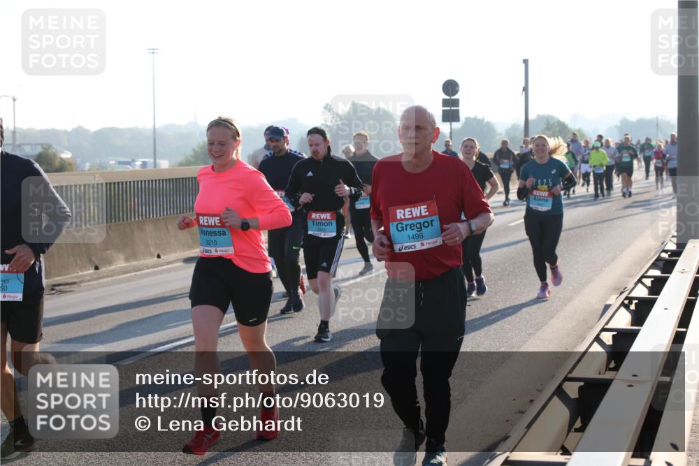 03.10.2025 - Köhlbrandbrückenlauf Lena Gebhardt http://msf.ph/oto/9063019 03.10.2025 09:20:35 Position 1 50, 3210, 3515, 1498 meine-sportfotos.de