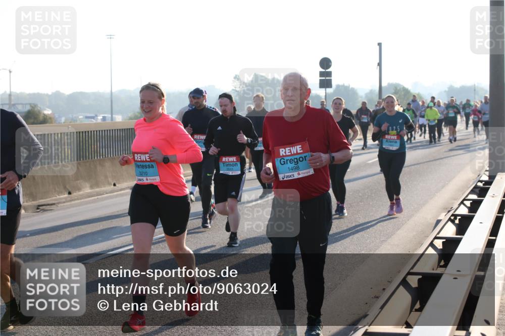 03.10.2025 - Köhlbrandbrückenlauf Lena Gebhardt http://msf.ph/oto/9063024 03.10.2025 09:20:35 Position 1 3210, 3515, 1498 meine-sportfotos.de