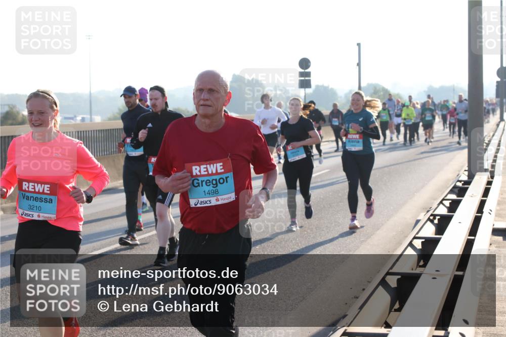 03.10.2025 - Köhlbrandbrückenlauf Lena Gebhardt http://msf.ph/oto/9063034 03.10.2025 09:20:36 Position 1 3210, 1498 meine-sportfotos.de