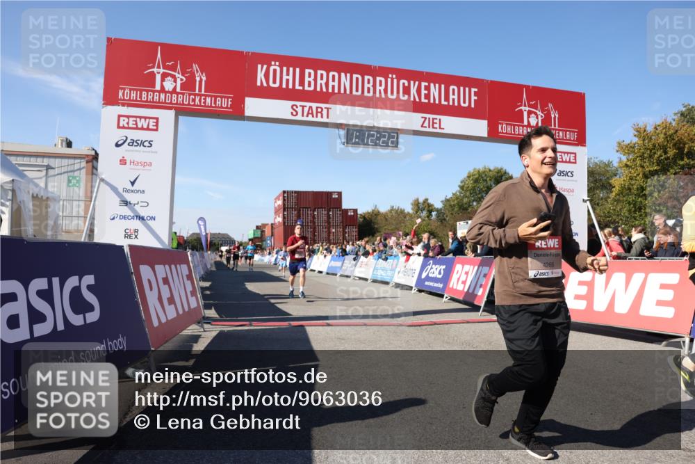 03.10.2025 - Köhlbrandbrückenlauf Lena Gebhardt http://msf.ph/oto/9063036 03.10.2025 13:12:23 Ziel 4189, 4266, 4638, 4656, 4745, 4908, 5062, 5644, 6098, 6185, 6565, 6566 meine-sportfotos.de