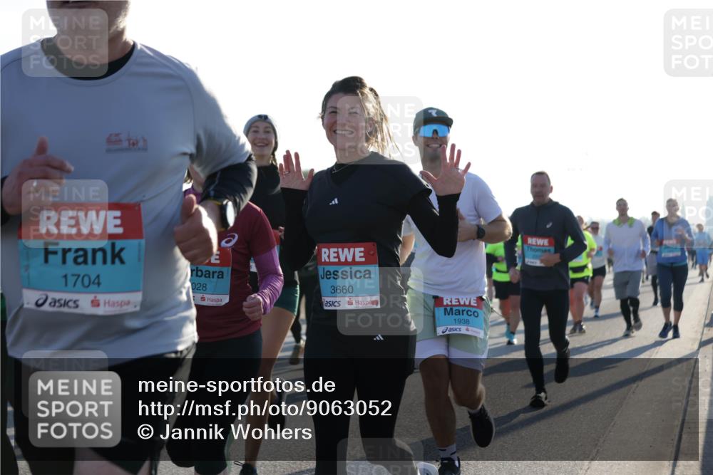 03.10.2025 - Köhlbrandbrückenlauf Jannik Wohlers http://msf.ph/oto/9063052 03.10.2025 09:23:53 Position 3 1704, 028, 3660, 1938 meine-sportfotos.de