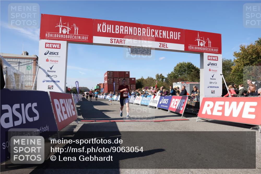 03.10.2025 - Köhlbrandbrückenlauf Lena Gebhardt http://msf.ph/oto/9063054 03.10.2025 13:12:23 Ziel 4189, 4266, 4638, 4656, 4745, 4908, 5062, 5644, 6098, 6185, 6565, 6566 meine-sportfotos.de