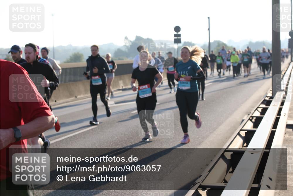03.10.2025 - Köhlbrandbrückenlauf Lena Gebhardt http://msf.ph/oto/9063057 03.10.2025 09:20:37 Position 1  meine-sportfotos.de