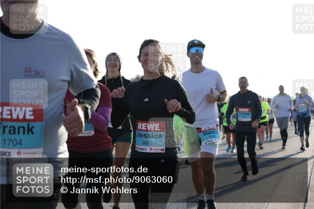 03.10.2025 - Köhlbrandbrückenlauf Jannik Wohlers http://msf.ph/oto/9063060 03.10.2025 09:23:53 Position 3 1704, 3660, 1938 meine-sportfotos.de