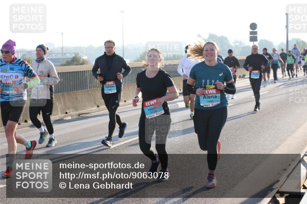 03.10.2025 - Köhlbrandbrückenlauf Lena Gebhardt http://msf.ph/oto/9063078 03.10.2025 09:20:38 Position 1 3457, 1408, 3724, 202, 1460 meine-sportfotos.de