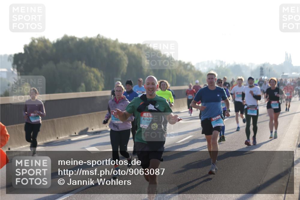 03.10.2025 - Köhlbrandbrückenlauf Jannik Wohlers http://msf.ph/oto/9063087 03.10.2025 09:16:03 Position 3 1864, 307, 1357 meine-sportfotos.de