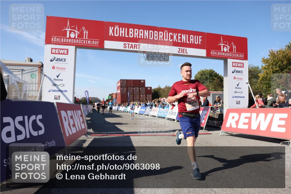 03.10.2025 - Köhlbrandbrückenlauf Lena Gebhardt http://msf.ph/oto/9063098 03.10.2025 13:12:24 Ziel 4189, 4266, 4638, 4656, 4745, 4908, 4973, 5062, 6565, 6566 meine-sportfotos.de