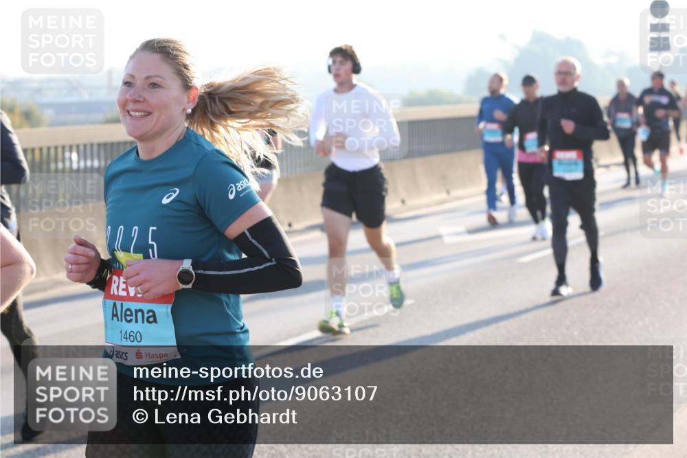 03.10.2025 - Köhlbrandbrückenlauf Lena Gebhardt http://msf.ph/oto/9063107 03.10.2025 09:20:39 Position 1 25, 1460 meine-sportfotos.de