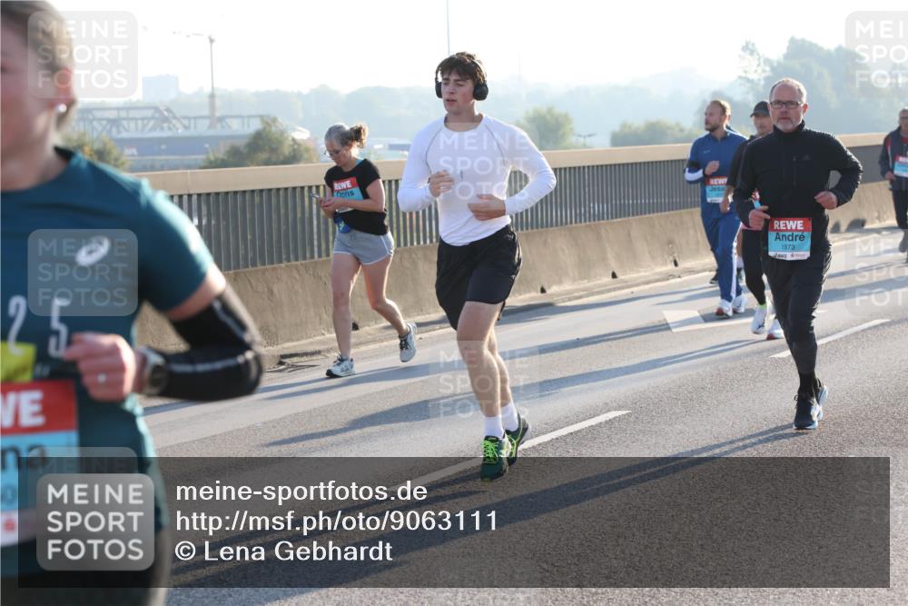 03.10.2025 - Köhlbrandbrückenlauf Lena Gebhardt http://msf.ph/oto/9063111 03.10.2025 09:20:39 Position 1 25, 1873 meine-sportfotos.de