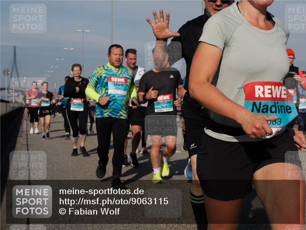 03.10.2025 - Köhlbrandbrückenlauf Fabian Wolf http://msf.ph/oto/9063115 03.10.2025 10:06:36 Position 3 2251, 1948, 3 meine-sportfotos.de