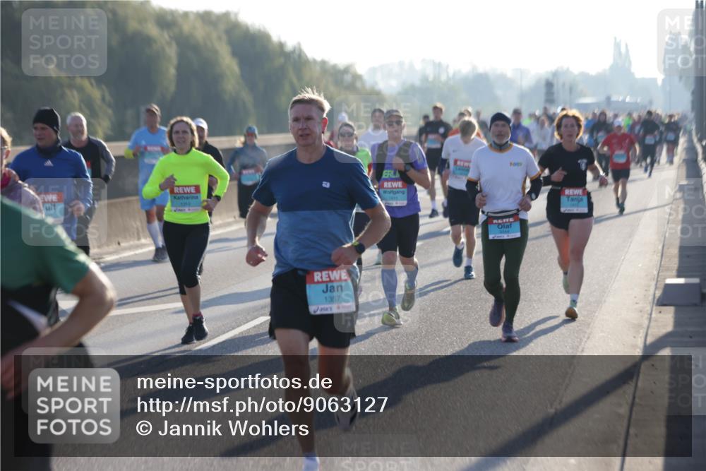 03.10.2025 - Köhlbrandbrückenlauf Jannik Wohlers http://msf.ph/oto/9063127 03.10.2025 09:16:04 Position 3 1312, 1357, 1415 meine-sportfotos.de
