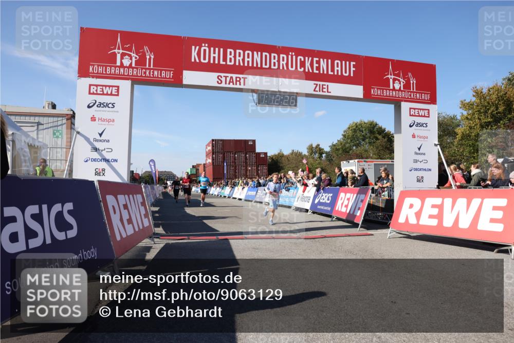 03.10.2025 - Köhlbrandbrückenlauf Lena Gebhardt http://msf.ph/oto/9063129 03.10.2025 13:12:26 Ziel 4189, 4266, 4638, 4656, 4700, 4745, 4908, 4973, 5062, 6565, 6566 meine-sportfotos.de