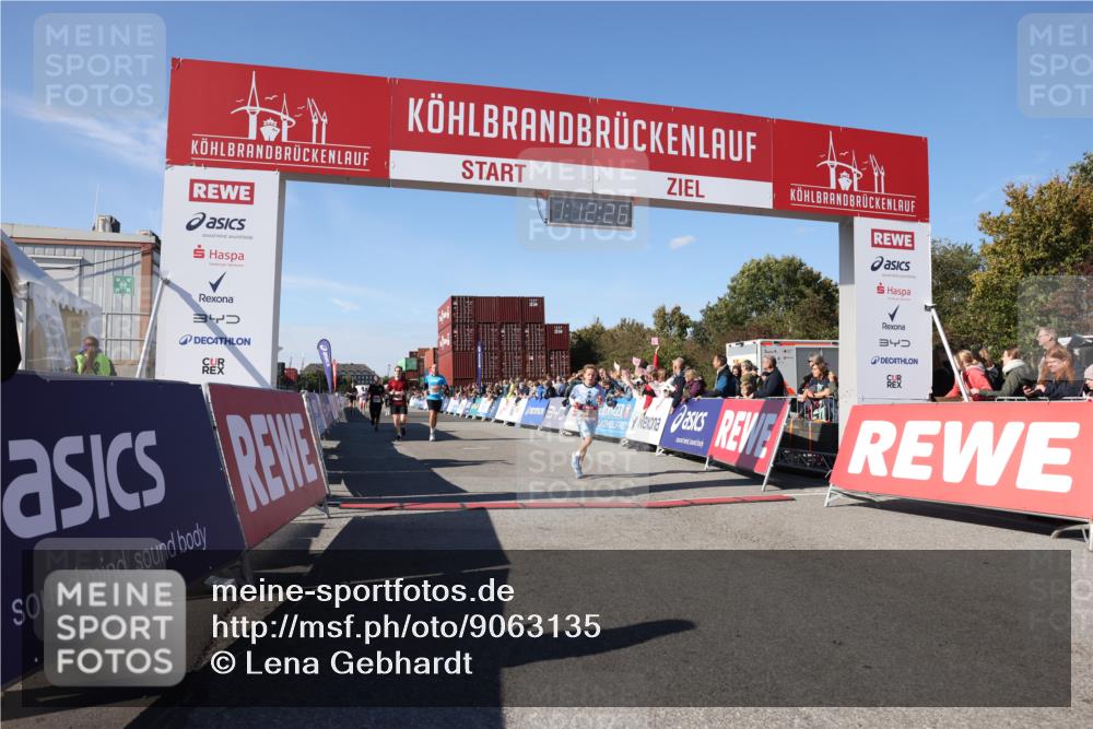03.10.2025 - Köhlbrandbrückenlauf Lena Gebhardt http://msf.ph/oto/9063135 03.10.2025 13:12:26 Ziel 4189, 4266, 4638, 4656, 4700, 4745, 4908, 4973, 5062, 6565, 6566 meine-sportfotos.de