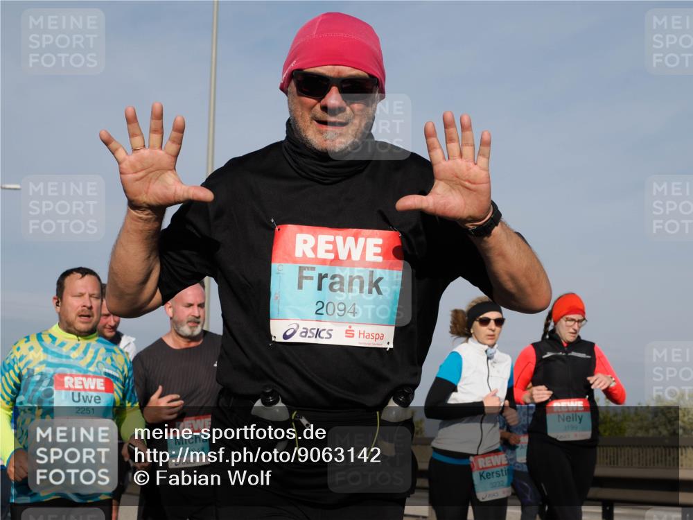 03.10.2025 - Köhlbrandbrückenlauf Fabian Wolf http://msf.ph/oto/9063142 03.10.2025 10:06:36 Position 3 2251, 1948, 2094, 3232, 3199 meine-sportfotos.de