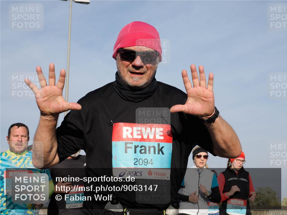 03.10.2025 - Köhlbrandbrückenlauf Fabian Wolf http://msf.ph/oto/9063147 03.10.2025 10:06:37 Position 3 2251, 1948, 2094, 3199 meine-sportfotos.de