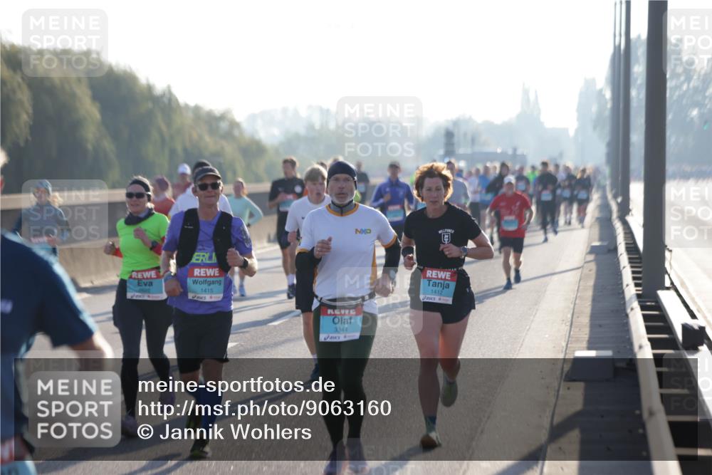 03.10.2025 - Köhlbrandbrückenlauf Jannik Wohlers http://msf.ph/oto/9063160 03.10.2025 09:16:06 Position 3 1415, 3344, 1412 meine-sportfotos.de