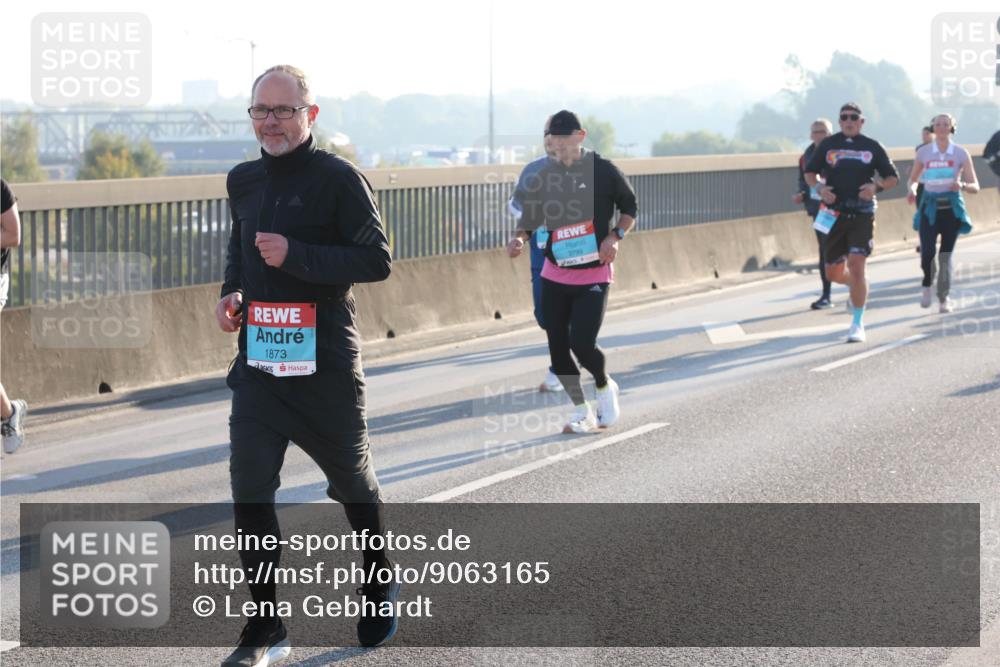 03.10.2025 - Köhlbrandbrückenlauf Lena Gebhardt http://msf.ph/oto/9063165 03.10.2025 09:20:41 Position 1 1873, 3799 meine-sportfotos.de