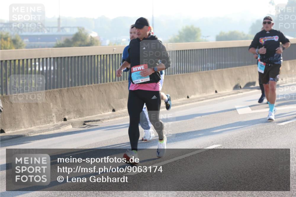 03.10.2025 - Köhlbrandbrückenlauf Lena Gebhardt http://msf.ph/oto/9063174 03.10.2025 09:20:41 Position 1 3799 meine-sportfotos.de