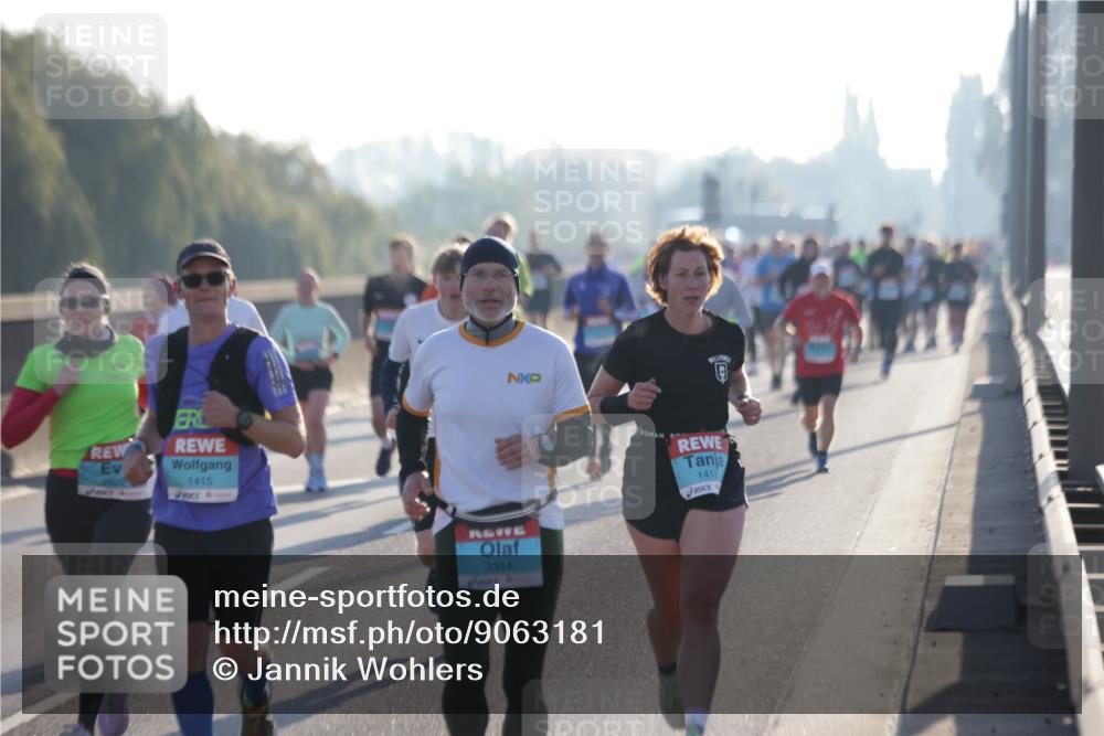 03.10.2025 - Köhlbrandbrückenlauf Jannik Wohlers http://msf.ph/oto/9063181 03.10.2025 09:16:06 Position 3 1415, 3344, 1412 meine-sportfotos.de