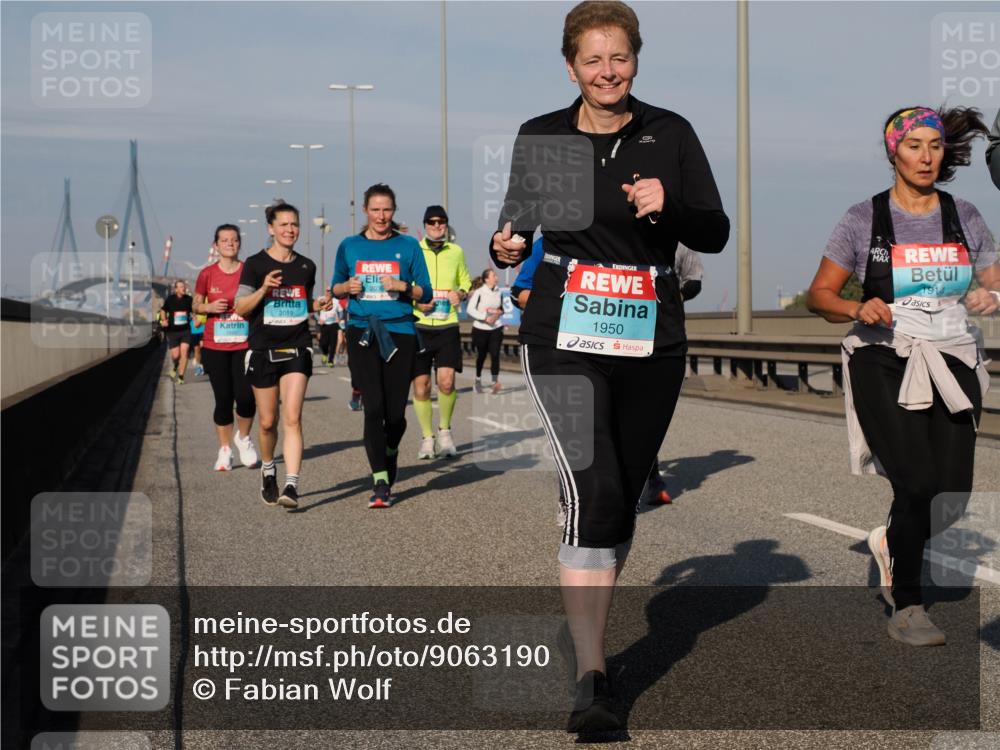03.10.2025 - Köhlbrandbrückenlauf Fabian Wolf http://msf.ph/oto/9063190 03.10.2025 10:06:38 Position 3 2019, 1950, 1914 meine-sportfotos.de