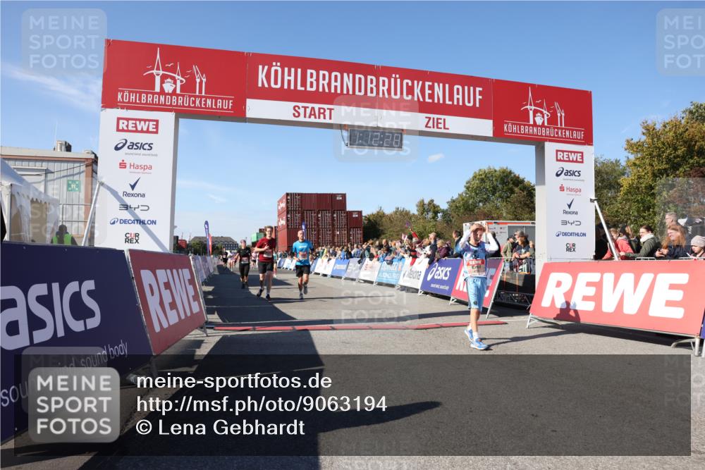 03.10.2025 - Köhlbrandbrückenlauf Lena Gebhardt http://msf.ph/oto/9063194 03.10.2025 13:12:28 Ziel 4189, 4266, 4638, 4700, 4745, 4908, 4973, 5062, 6565, 6566 meine-sportfotos.de