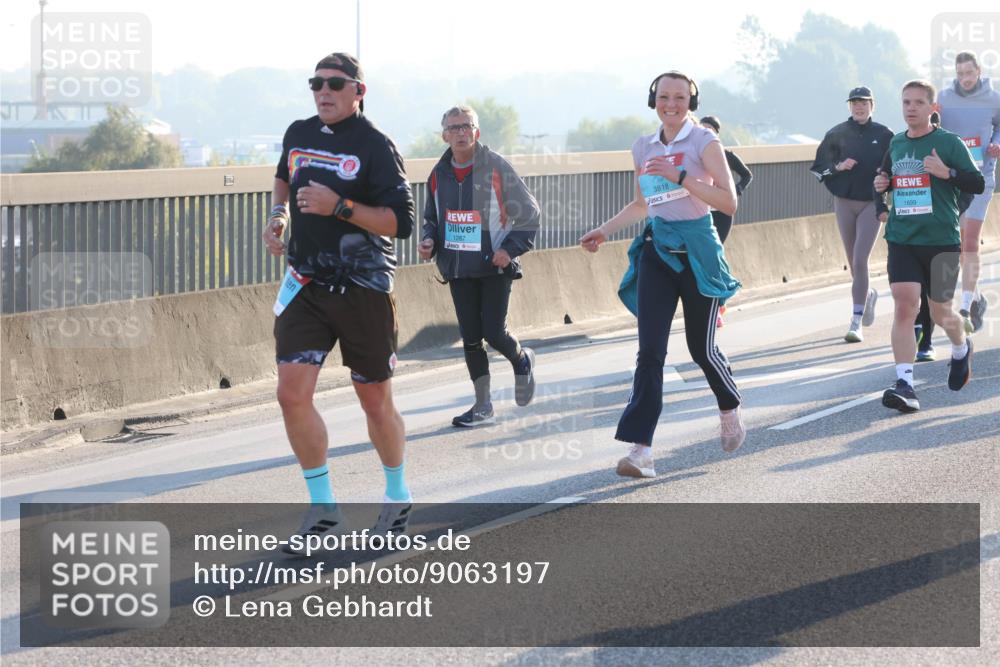 03.10.2025 - Köhlbrandbrückenlauf Lena Gebhardt http://msf.ph/oto/9063197 03.10.2025 09:20:43 Position 1 1287, 3818, 1699 meine-sportfotos.de