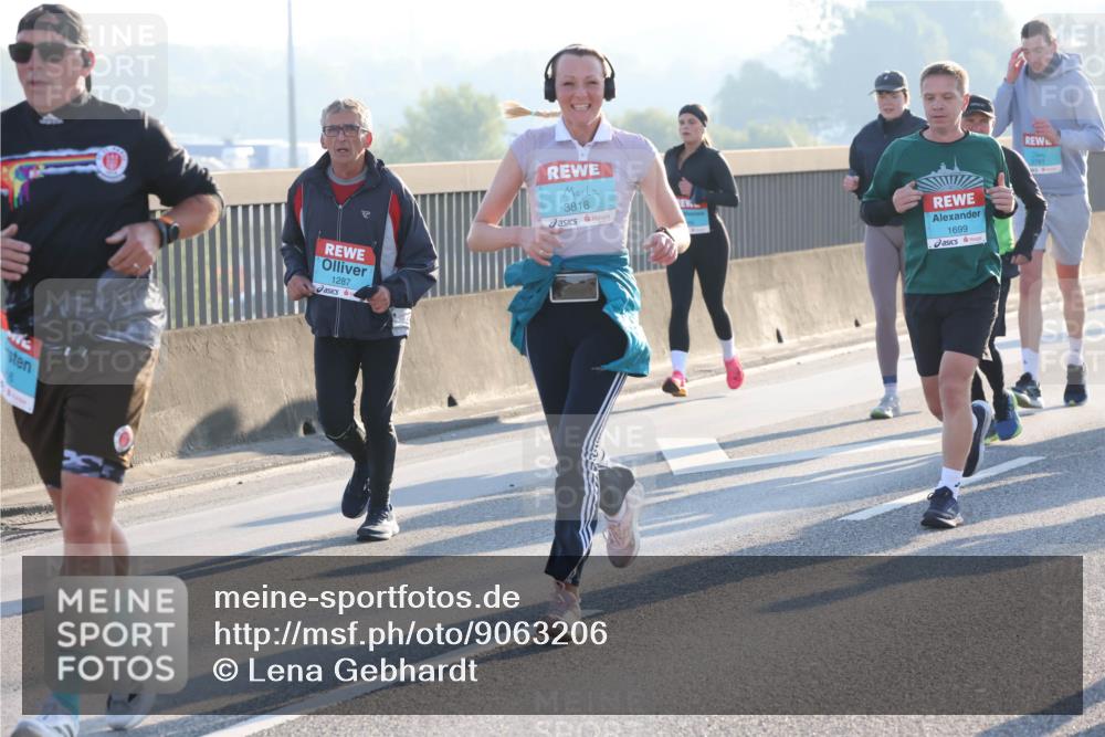 03.10.2025 - Köhlbrandbrückenlauf Lena Gebhardt http://msf.ph/oto/9063206 03.10.2025 09:20:43 Position 1 1287, 3818, 1699 meine-sportfotos.de