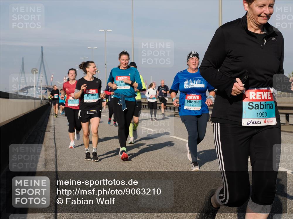 03.10.2025 - Köhlbrandbrückenlauf Fabian Wolf http://msf.ph/oto/9063210 03.10.2025 10:06:39 Position 3 2019, 2036, 2925, 1950 meine-sportfotos.de