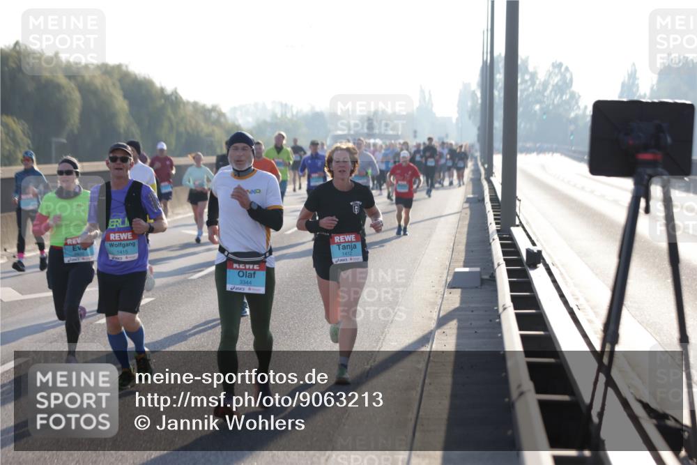 03.10.2025 - Köhlbrandbrückenlauf Jannik Wohlers http://msf.ph/oto/9063213 03.10.2025 09:16:07 Position 3 1415, 3344, 1412 meine-sportfotos.de