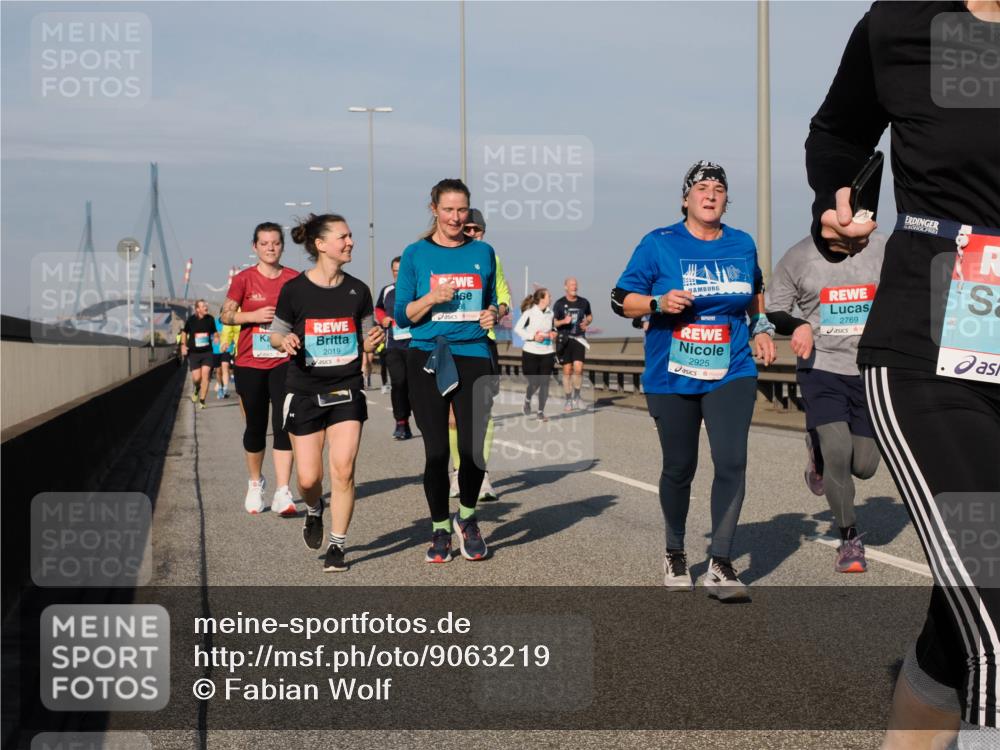 03.10.2025 - Köhlbrandbrückenlauf Fabian Wolf http://msf.ph/oto/9063219 03.10.2025 10:06:39 Position 3 2019, 2925, 2769 meine-sportfotos.de