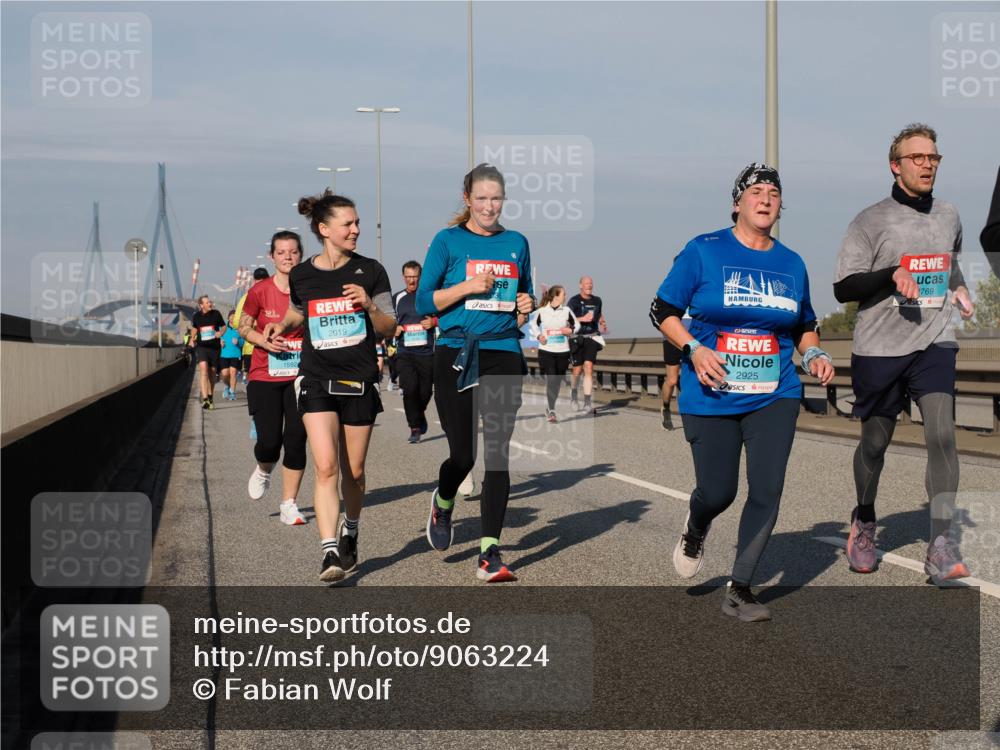 03.10.2025 - Köhlbrandbrückenlauf Fabian Wolf http://msf.ph/oto/9063224 03.10.2025 10:06:39 Position 3 2019, 36, 2925, 769 meine-sportfotos.de
