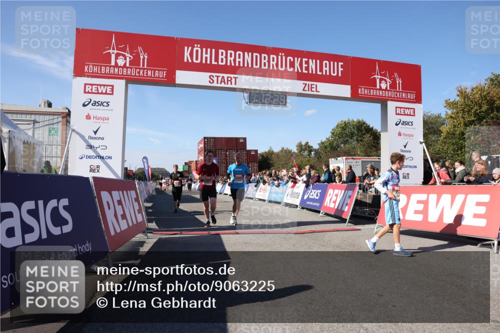 03.10.2025 - Köhlbrandbrückenlauf Lena Gebhardt http://msf.ph/oto/9063225 03.10.2025 13:12:29 Ziel 4189, 4266, 4638, 4700, 4745, 4864, 4873, 4908, 4973, 5062 meine-sportfotos.de