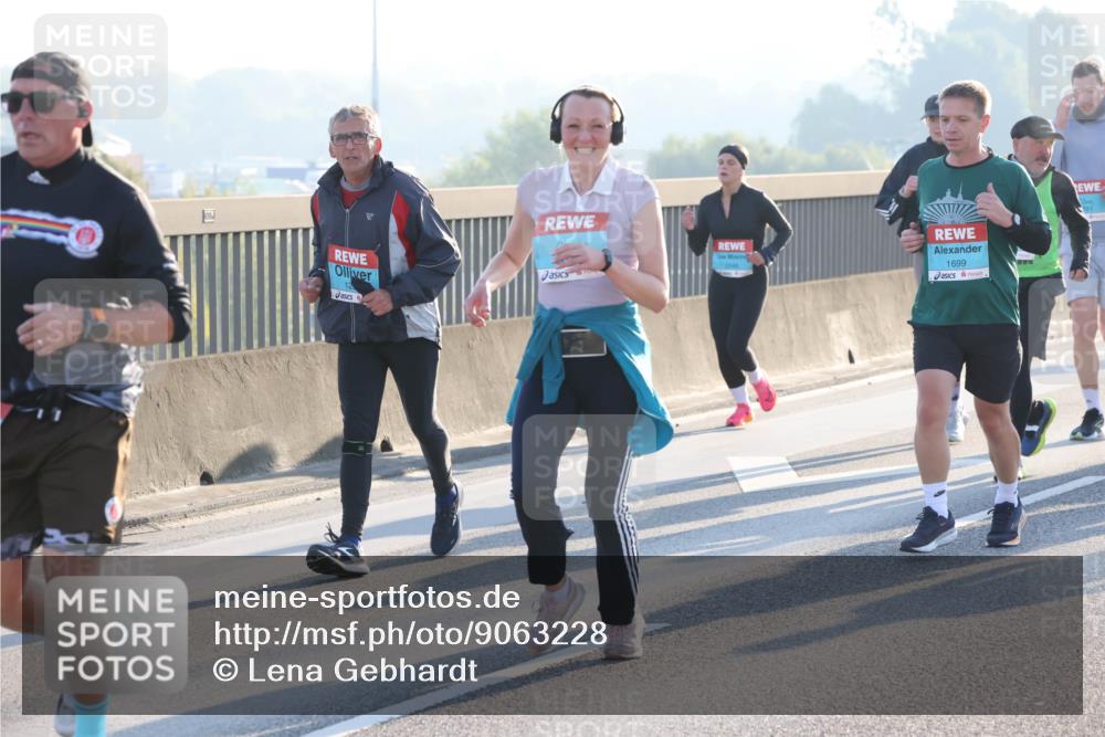 03.10.2025 - Köhlbrandbrückenlauf Lena Gebhardt http://msf.ph/oto/9063228 03.10.2025 09:20:44 Position 1 1699, 781 meine-sportfotos.de