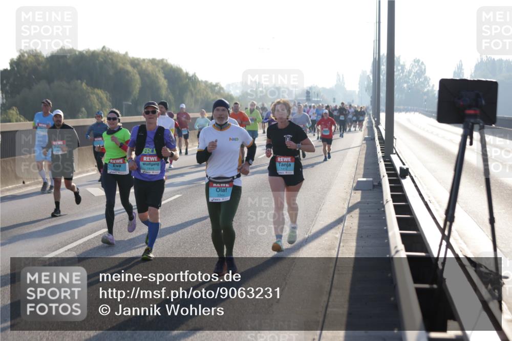 03.10.2025 - Köhlbrandbrückenlauf Jannik Wohlers http://msf.ph/oto/9063231 03.10.2025 09:16:07 Position 3 1415, 3344, 1412 meine-sportfotos.de