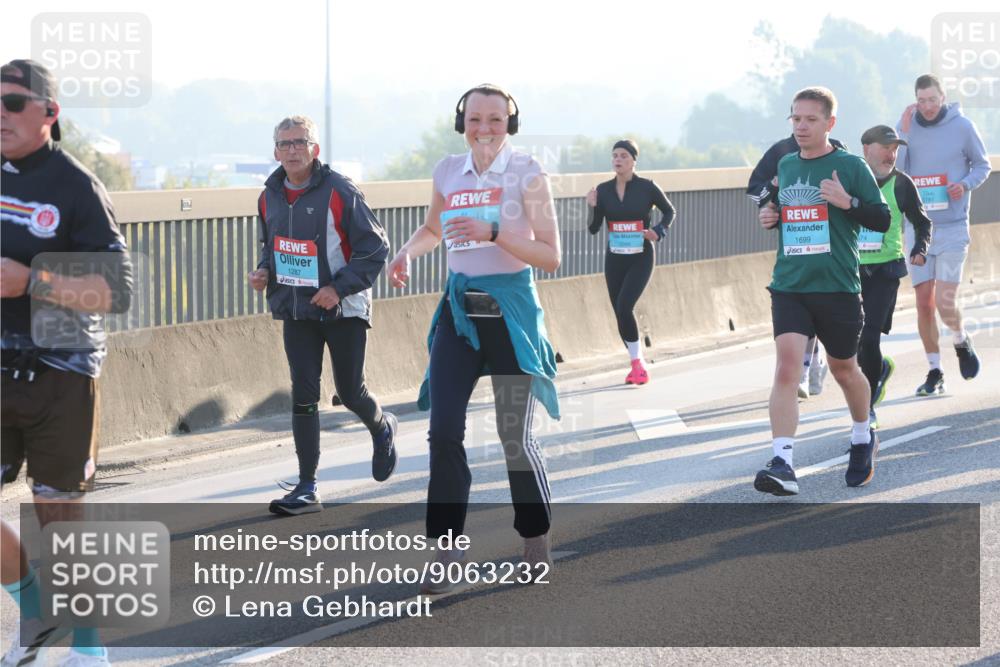03.10.2025 - Köhlbrandbrückenlauf Lena Gebhardt http://msf.ph/oto/9063232 03.10.2025 09:20:44 Position 1 1287, 1699, 3781 meine-sportfotos.de